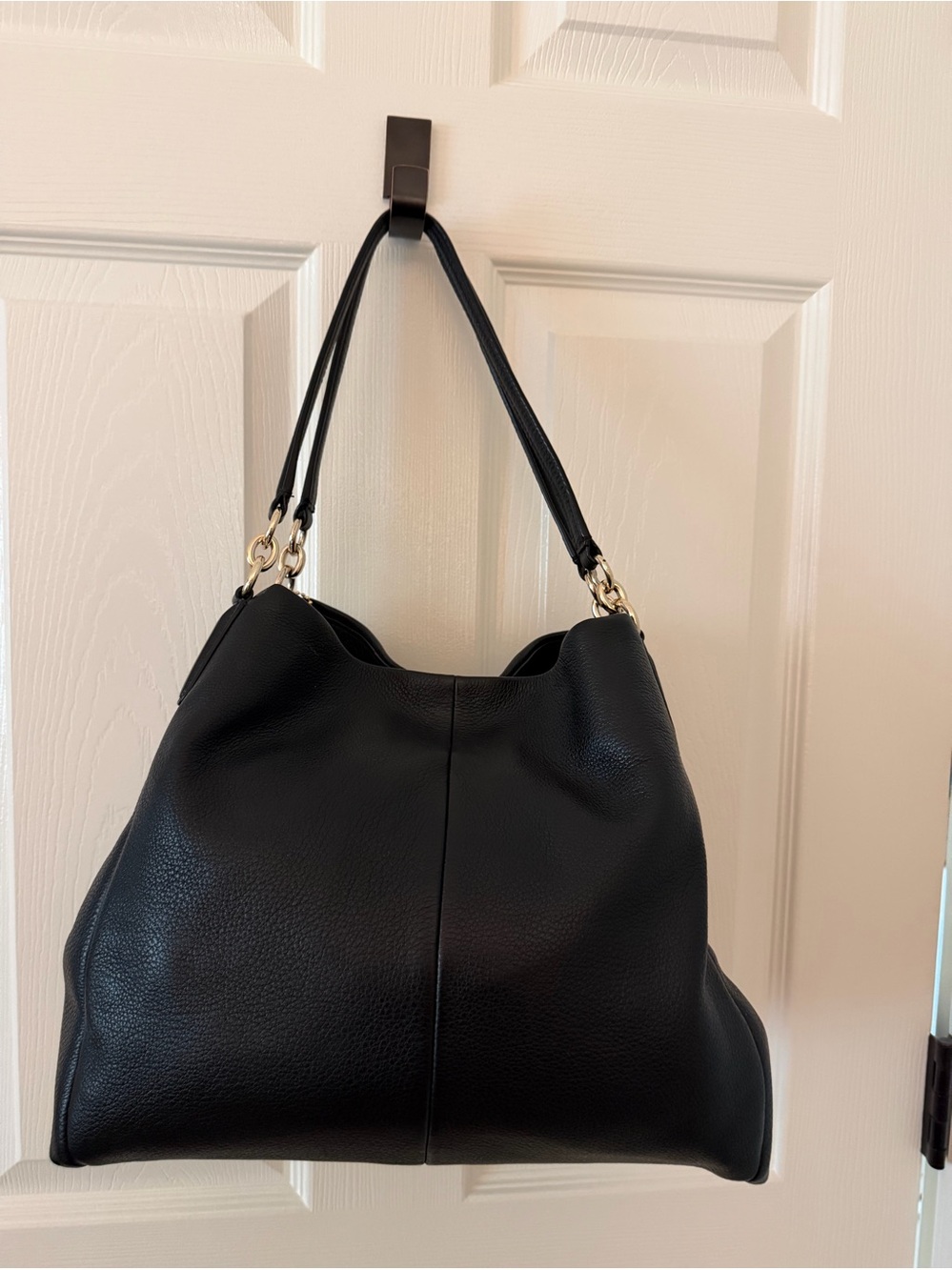 Coach - Black Leather Shoulder Bag - Classic Women's Tote
